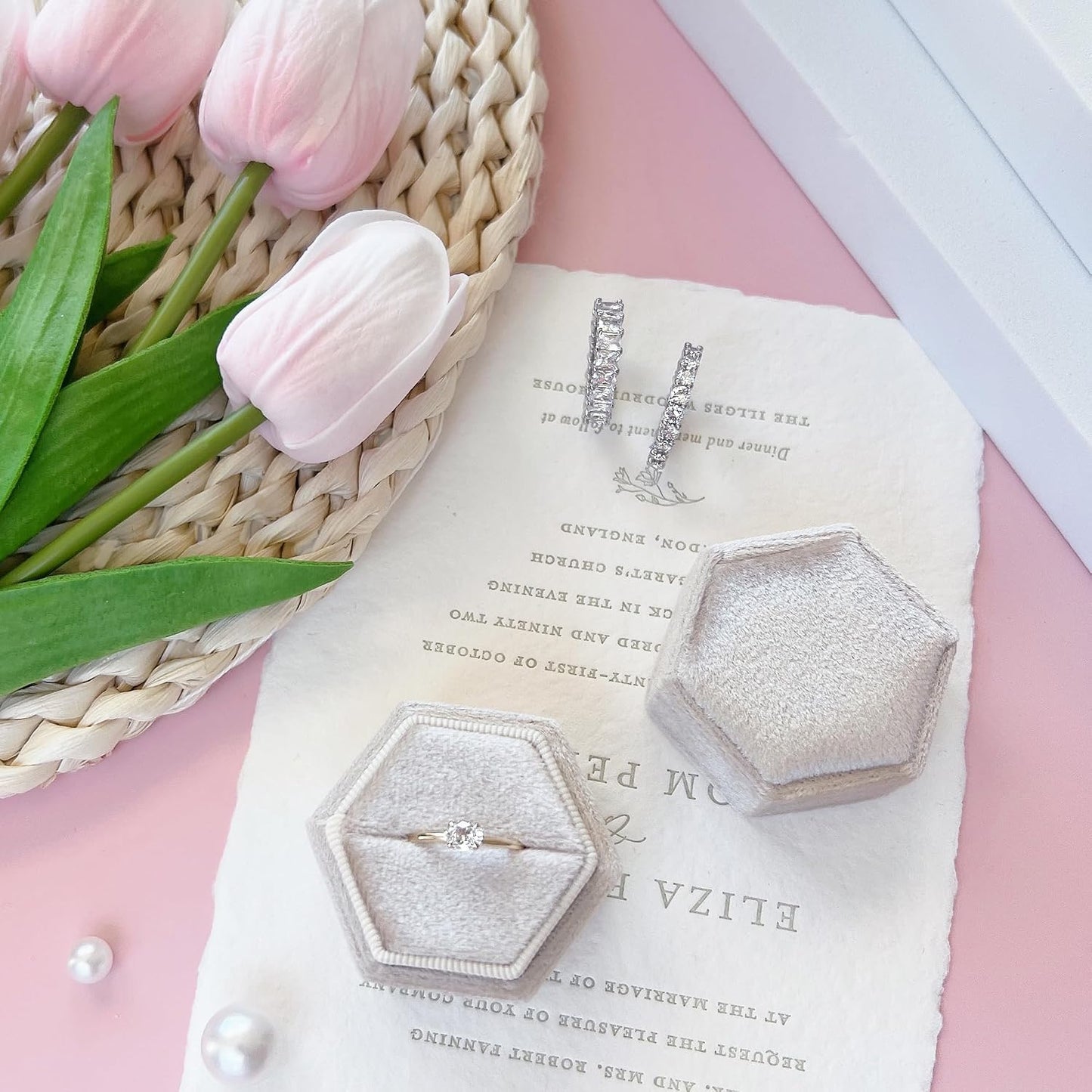 Caja anillo terciopelo beige ranura única boda compromiso
