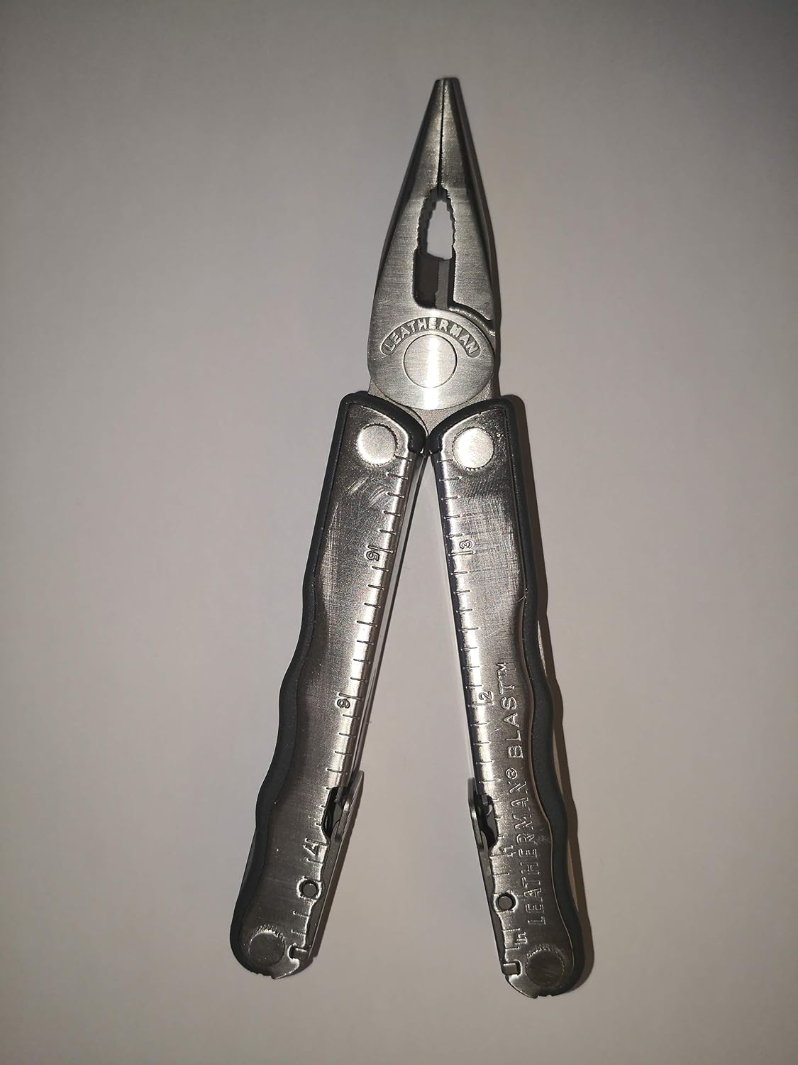 Multiherramienta Leatherman Blast con funda cuero