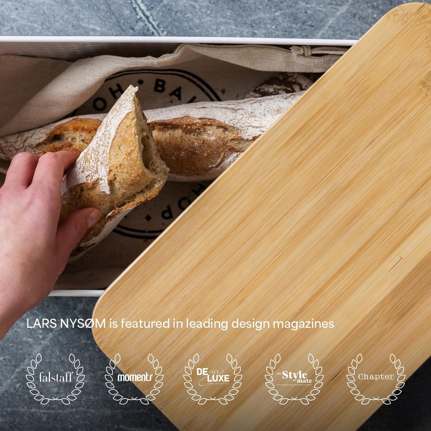 Caja pan metal con almohadillas antiderrap y tapa bambú