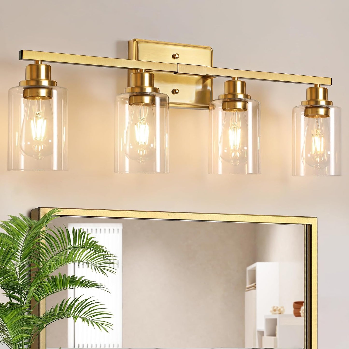 Lámpara pared dorada 4 luces sobre espejo baño