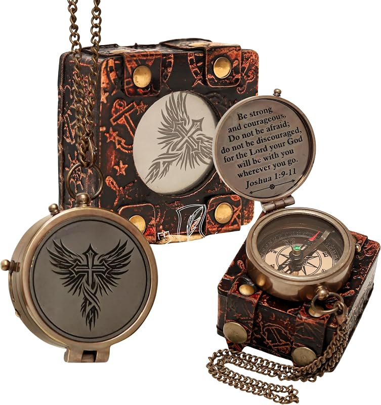 Brújula de bronce antiguo con funda de cuero para viaje y caminata