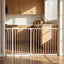 Puerta seguridad bebé paso escaleras metal blanco 62-67"