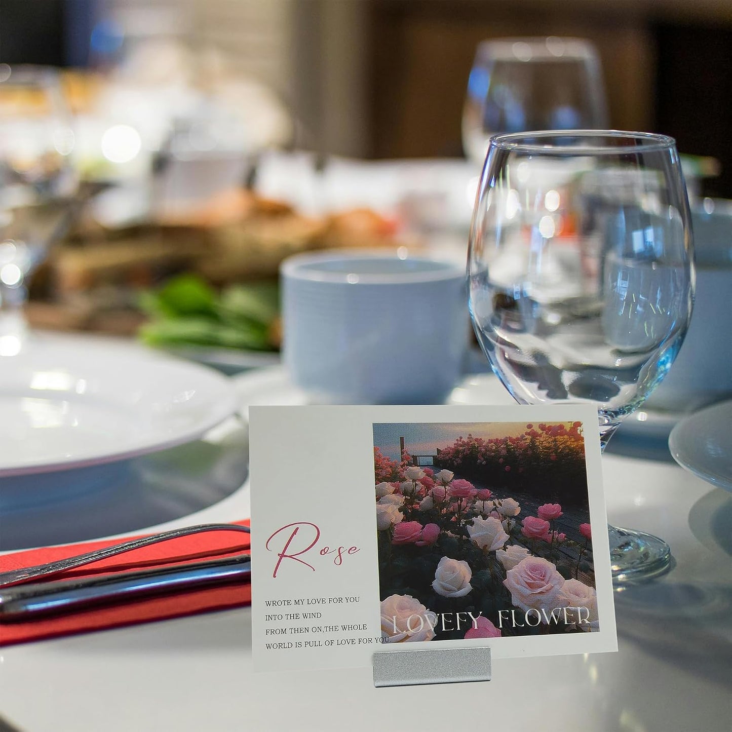 Soportes dorados para letreros de mesa elegantes