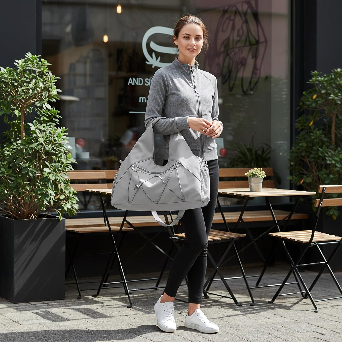 Bolsa gimnasio mujer con compartimentos y correa ajustable gris