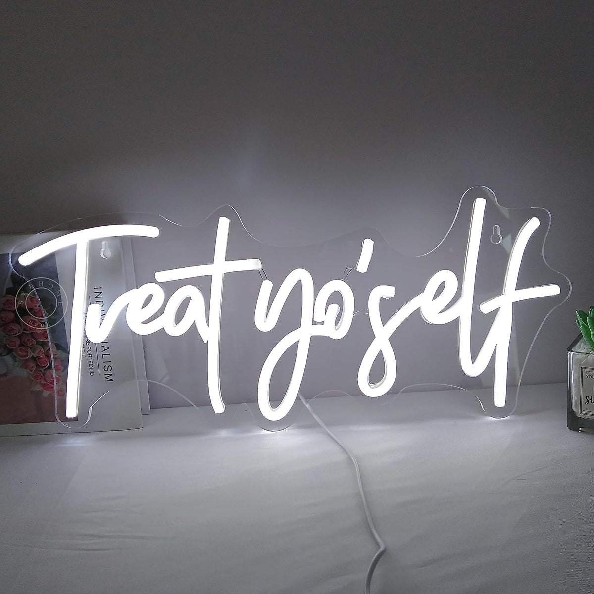 Letrero LED neon 'treat yourself' hogar 16.54x7.1pulg