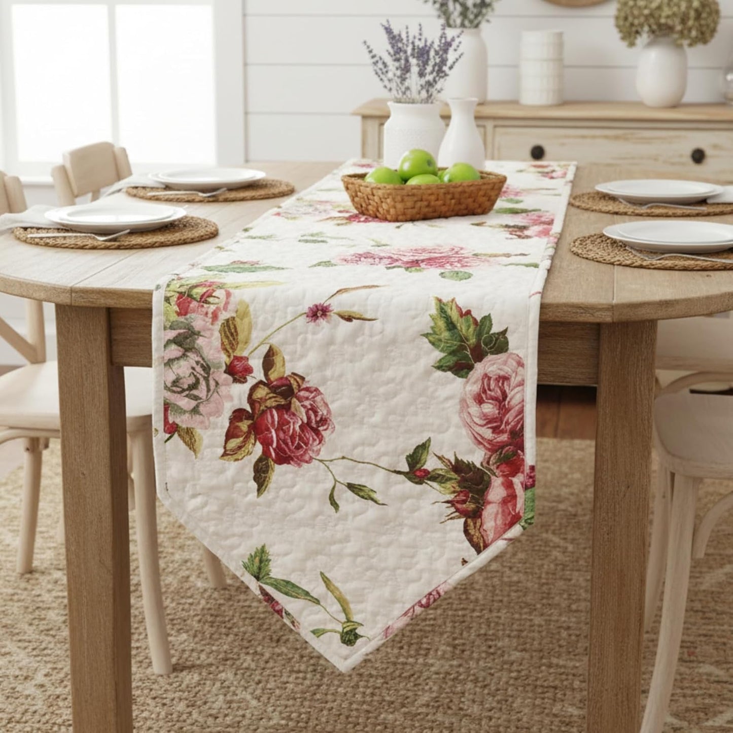 Camino mesa acolchado con rosas rojas 13x54pulg