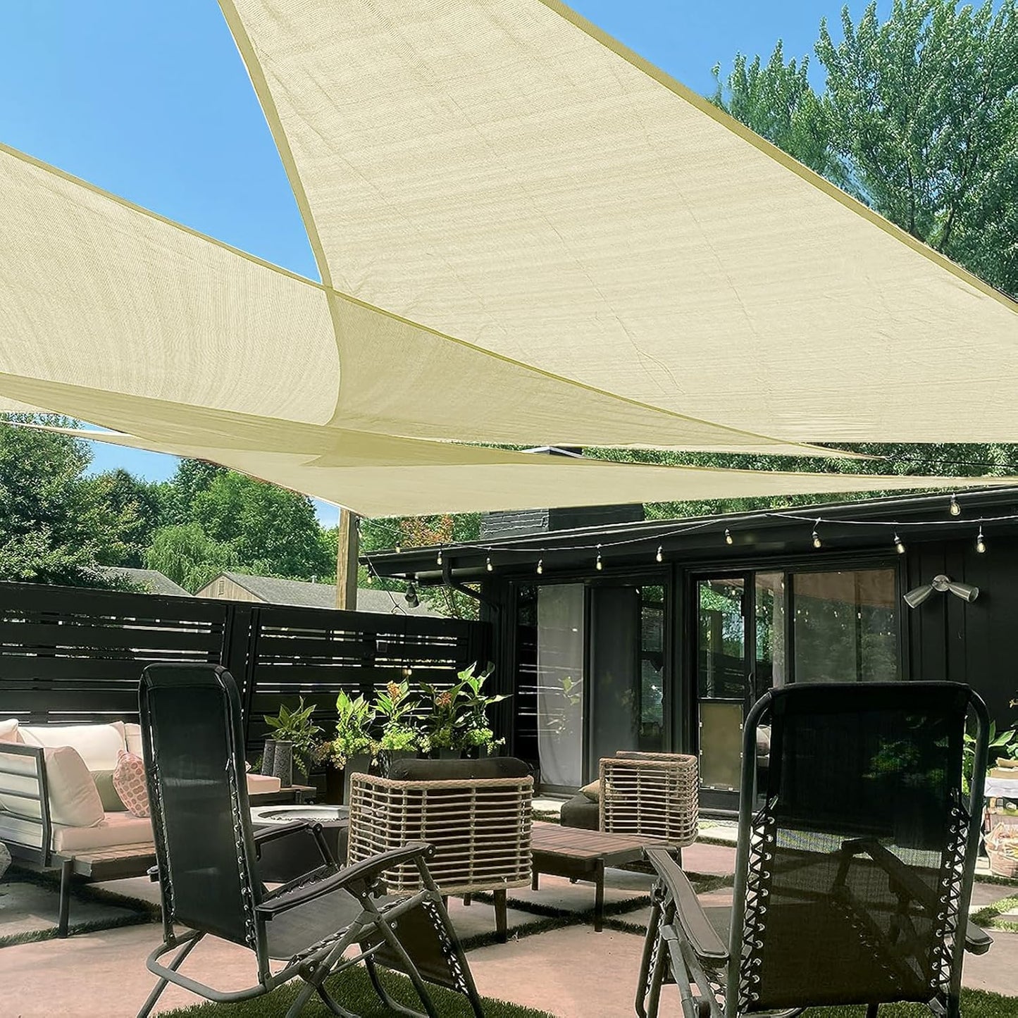 Toldo parasol triangular 16x16x16ft color crema