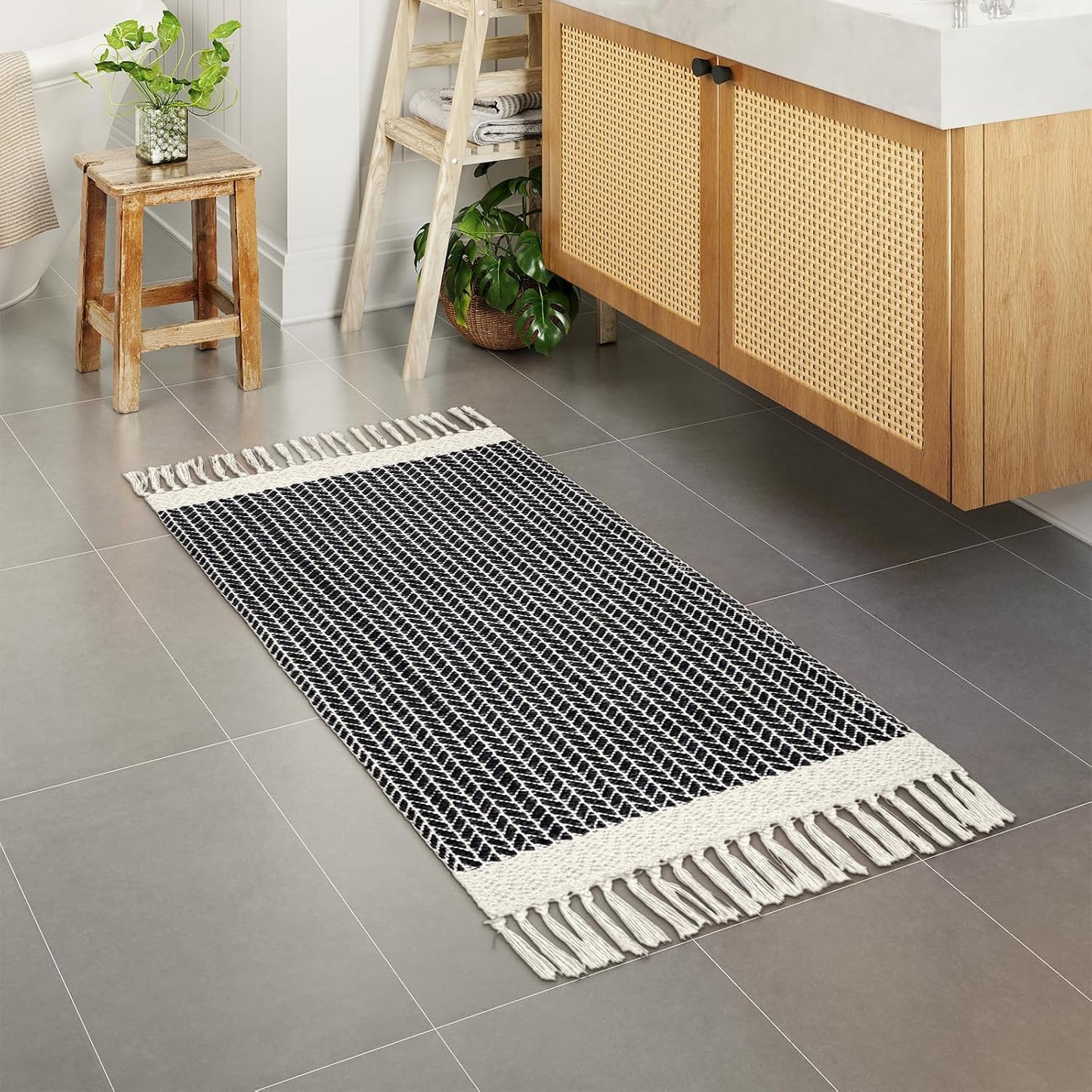 Alfombra pasillo baño 2x4.3ft tejido algodón borlas color negro