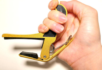 Capo Metal para Guitarra Acústica y Bajo Eléctrico Color Dorado