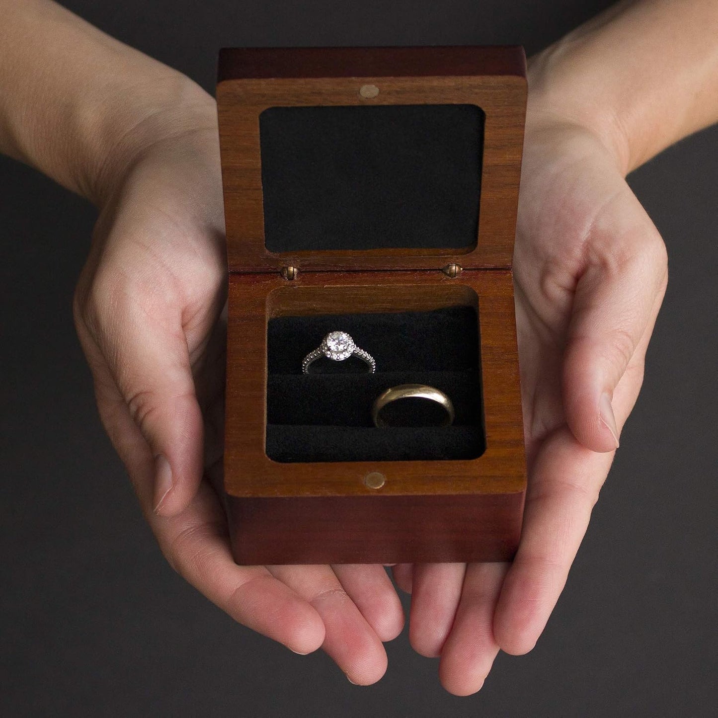 Caja madera soporte anillos boda elegante caoba magnética