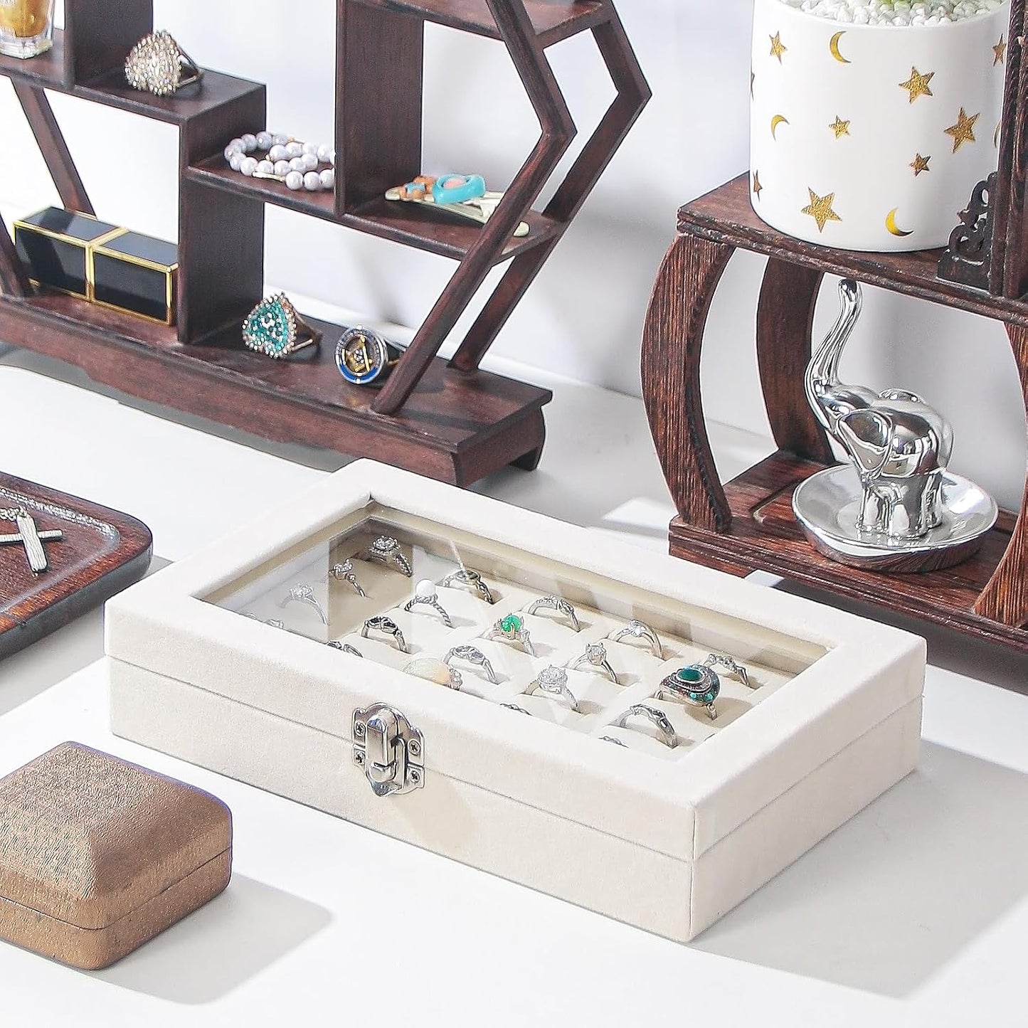 Caja anillos terciopelo con tapa 30 ranuras beige