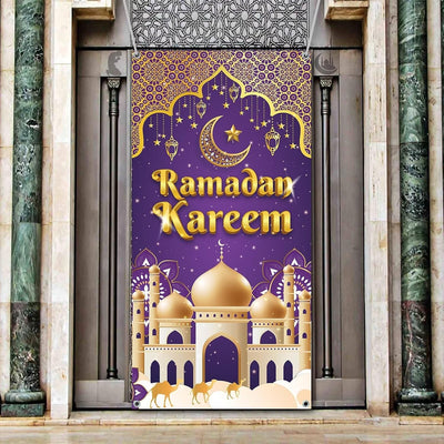 Cartel puerta Ramadán Mubarak morado dorado castillos luna