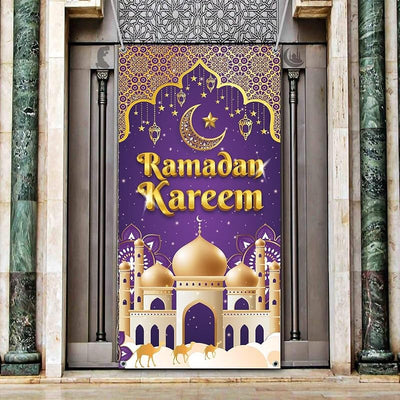 Cartel puerta Ramadán Mubarak morado dorado castillos luna
