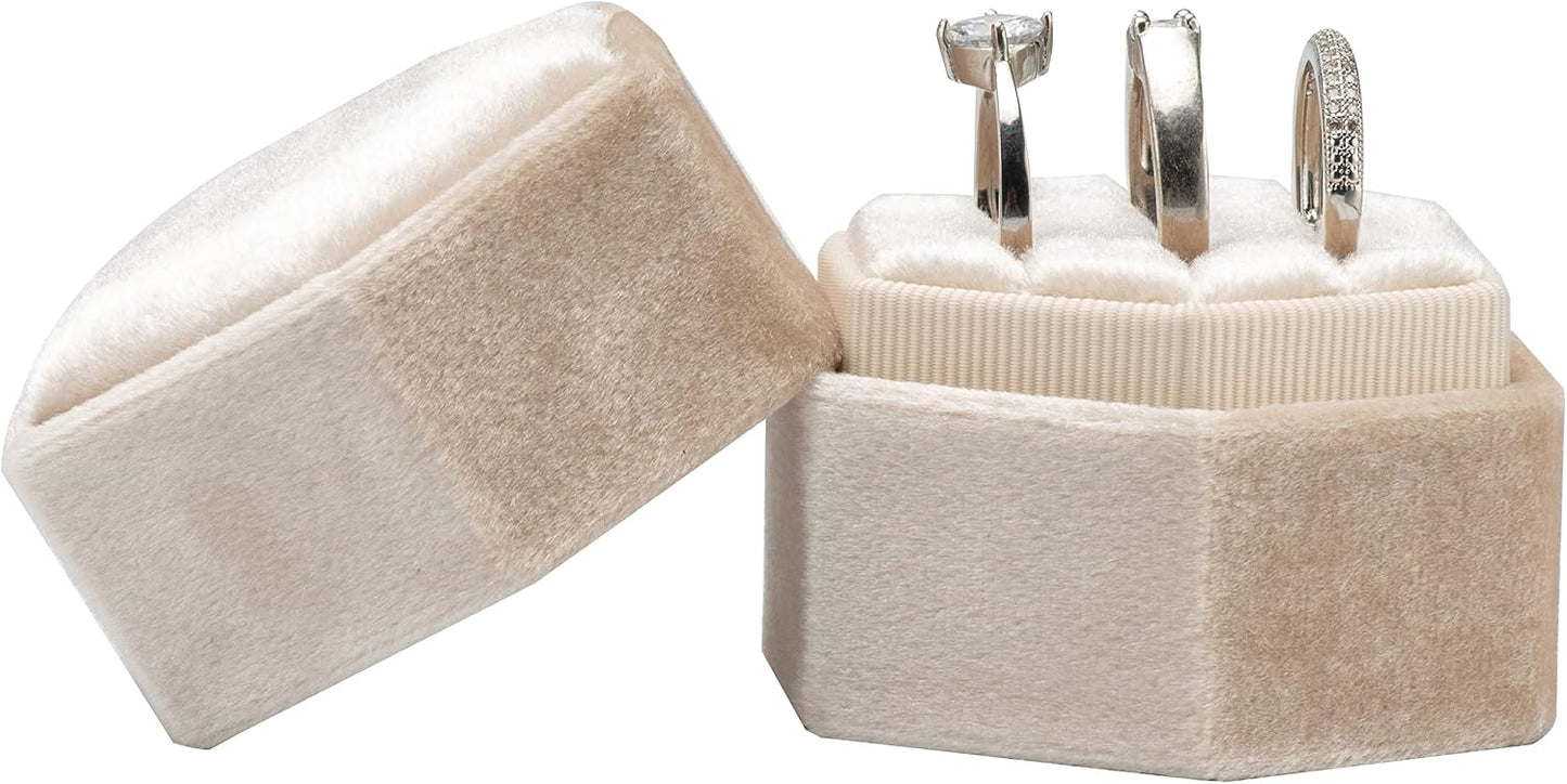 Caja terciopelo hexagonal 3 ranuras anillos beige