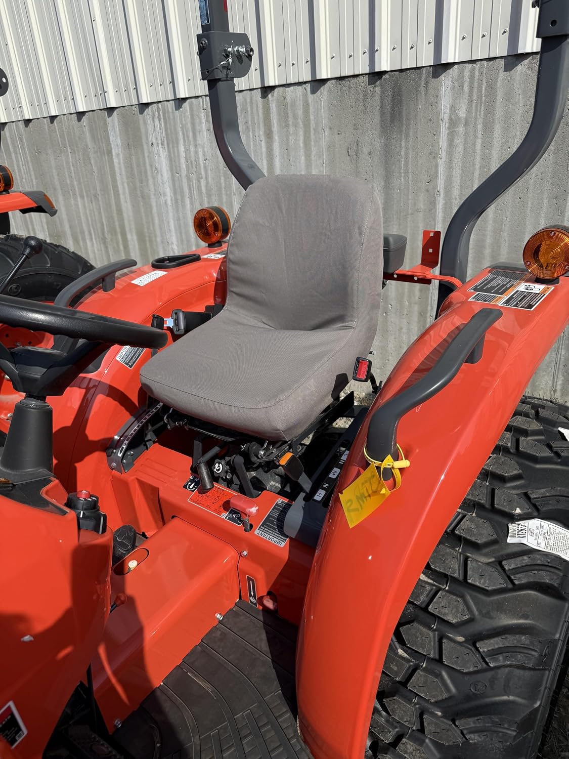 Asiento plástico para cortacéspedes Badboy Kubota L3301