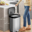 Basurero cocina acero inox 50L pedal plateado y negro