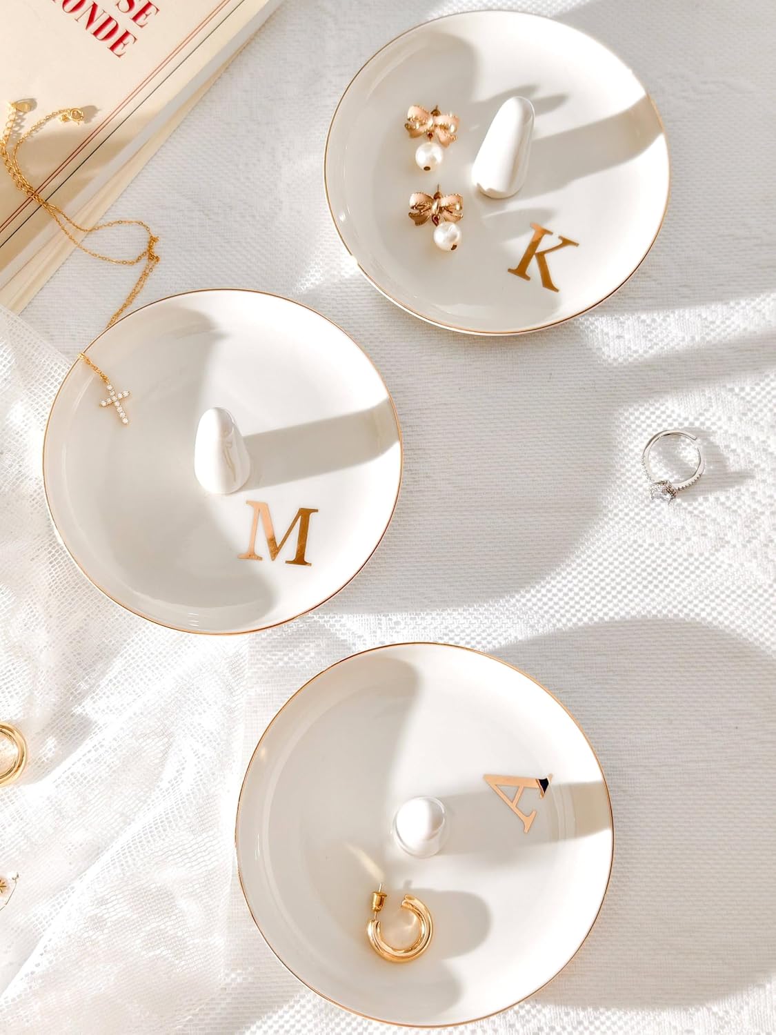Bandeja cerámica joyas con monograma M regalo boda