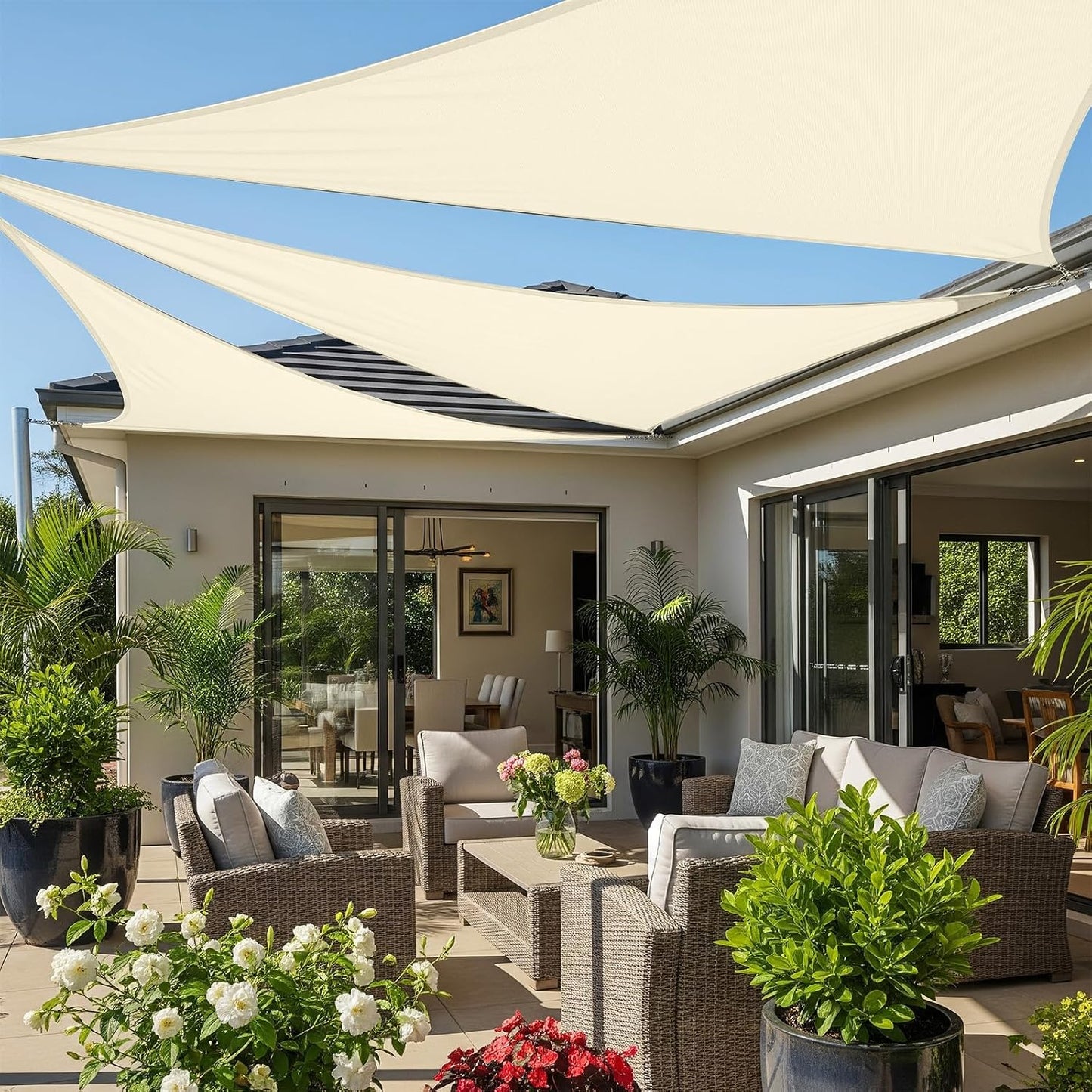 Toldo parasol triangular 8x8x8ft color crema