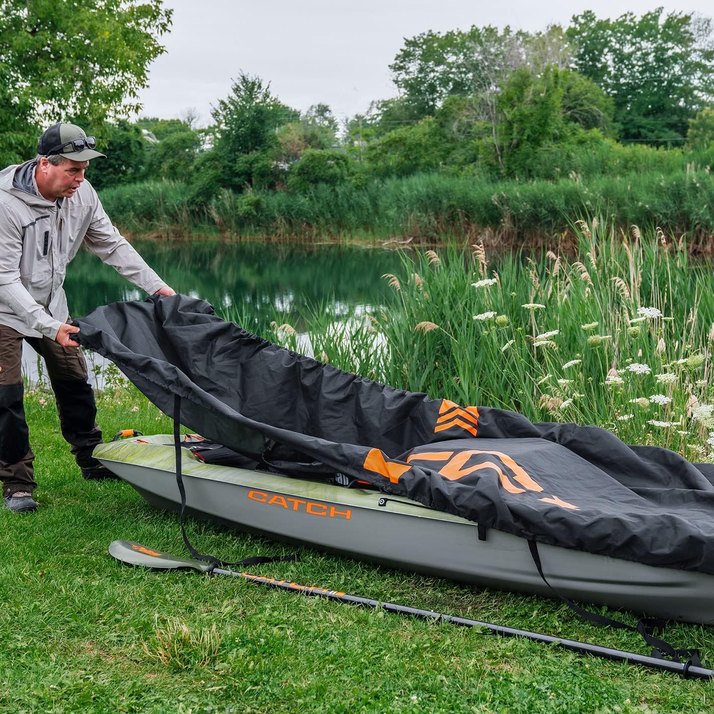 Funda kayak Pelican resistente agua UV color gris