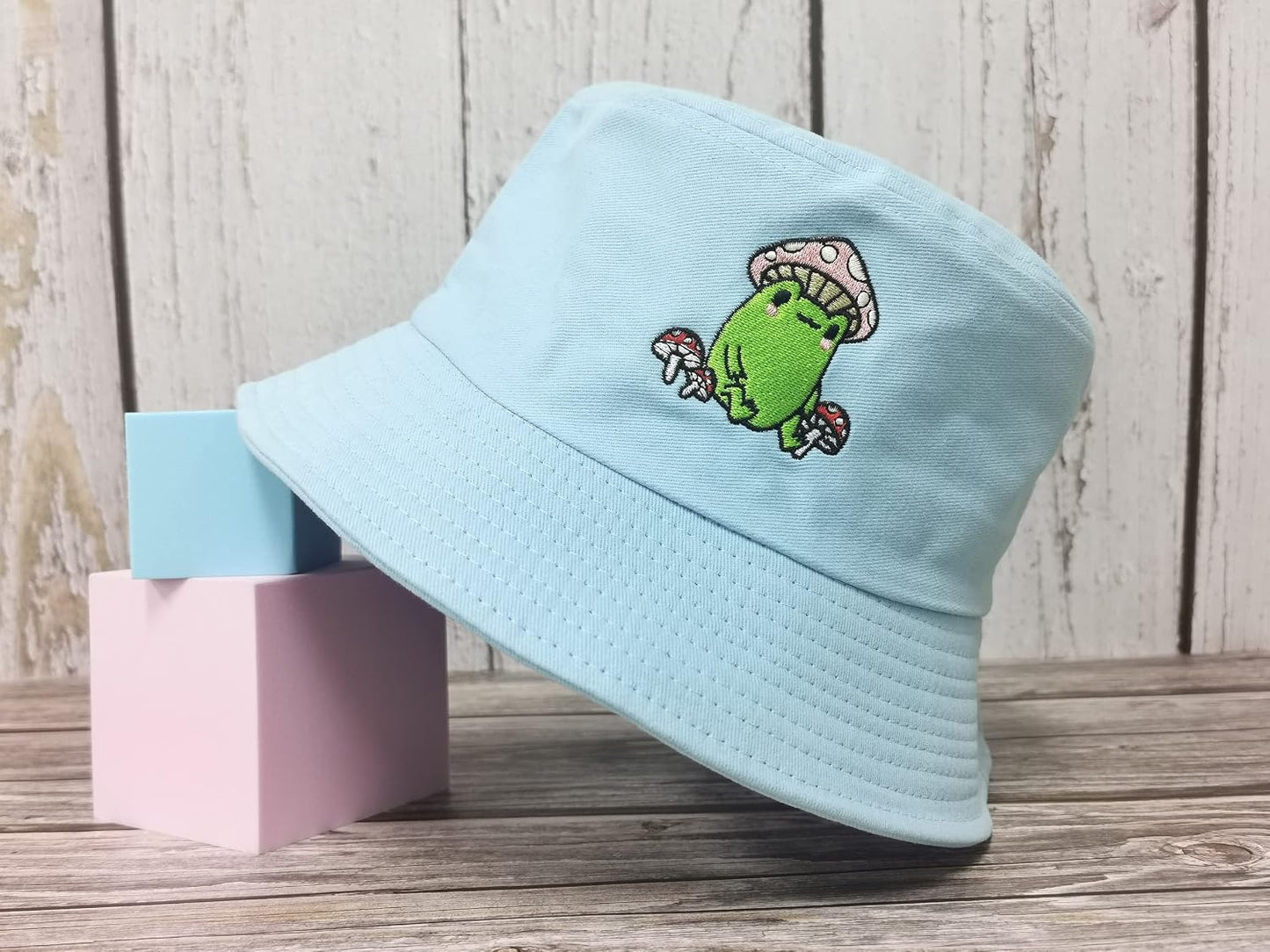 Sombrero cubo bordado rana con hongo unisex