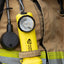 Linterna ángulo recto alcalina 175 lúmenes color amarillo