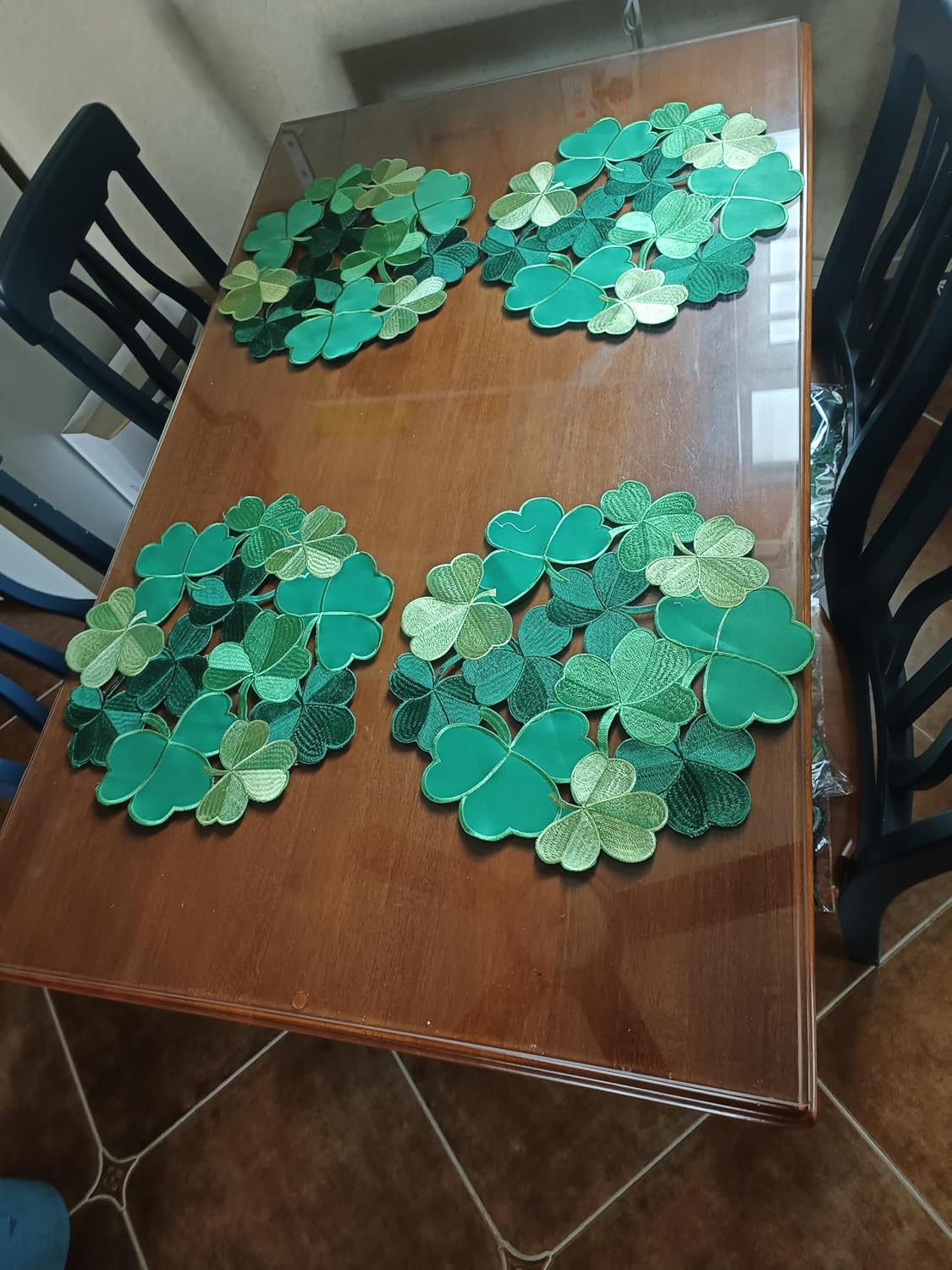 Camino mesa trébol irlandés 15x15pulg 6 pzas verde