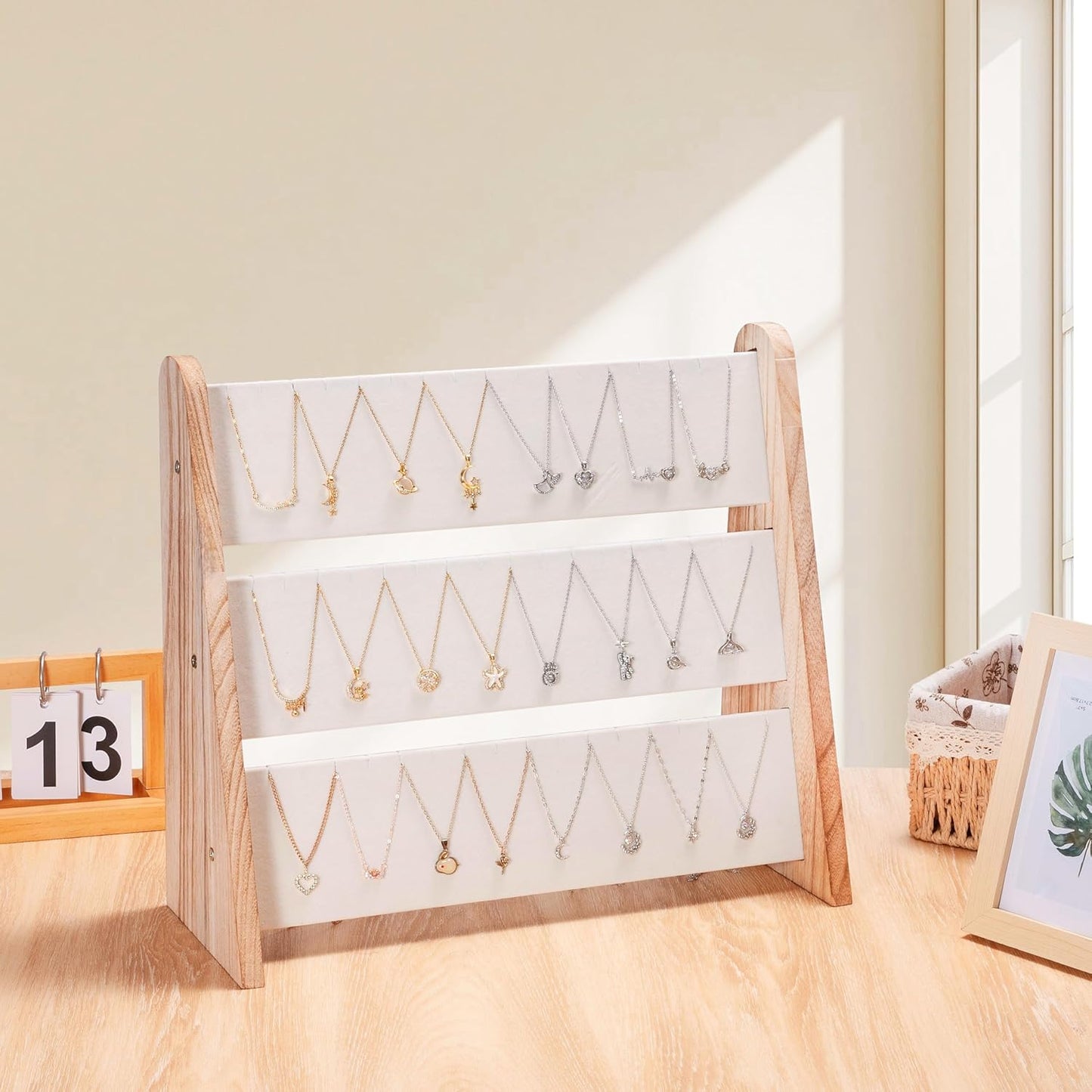 Soporte 3 niveles madera terciopelo blanco para joyas