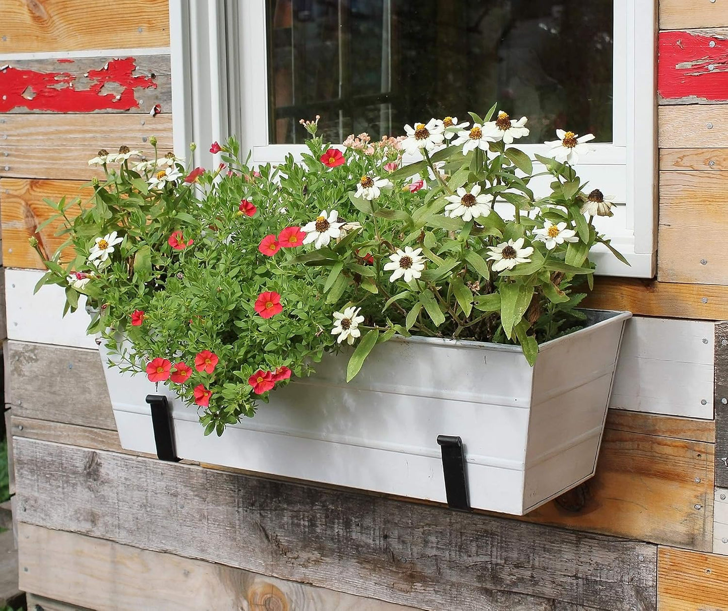 Caja flores blanca mediana con soporte pared