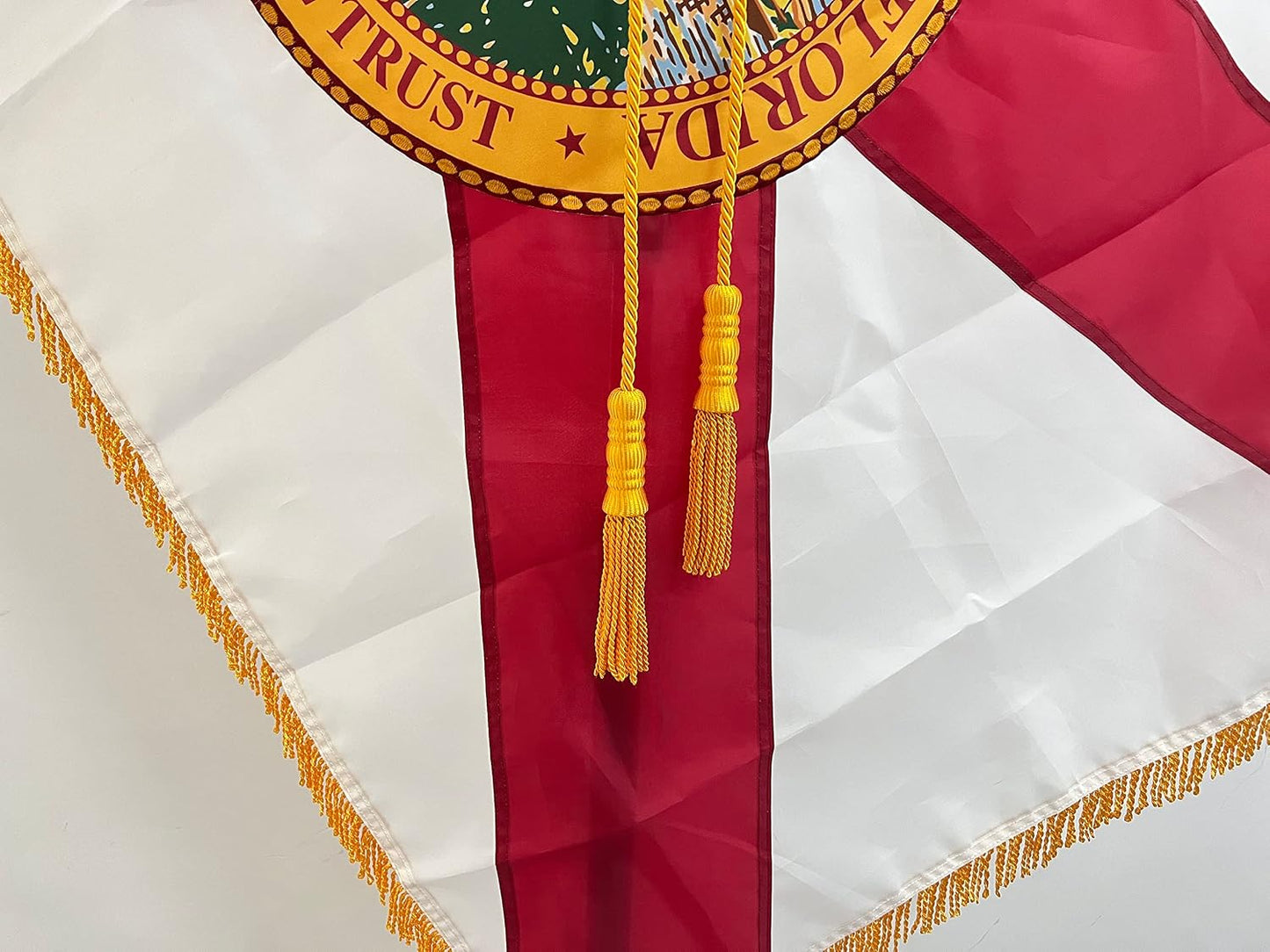 Cordón bandera borla trenzada dorada 108" interiores