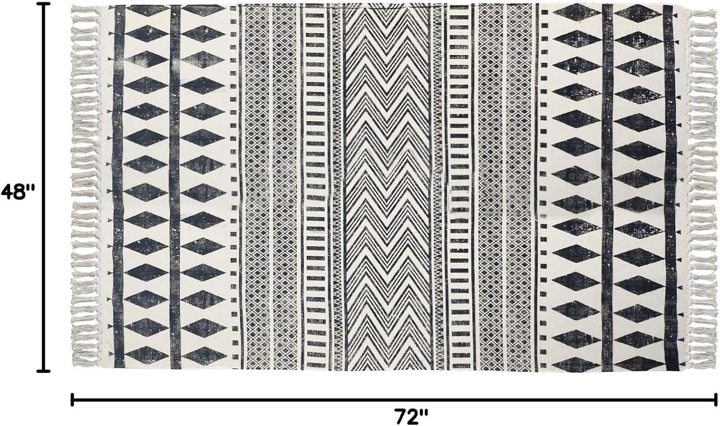 Alfombra algodón negro y crema borla estilo farmhouse
