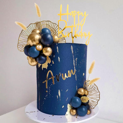 Decoración bohemia para tartas doradas y azules hojas palma boda