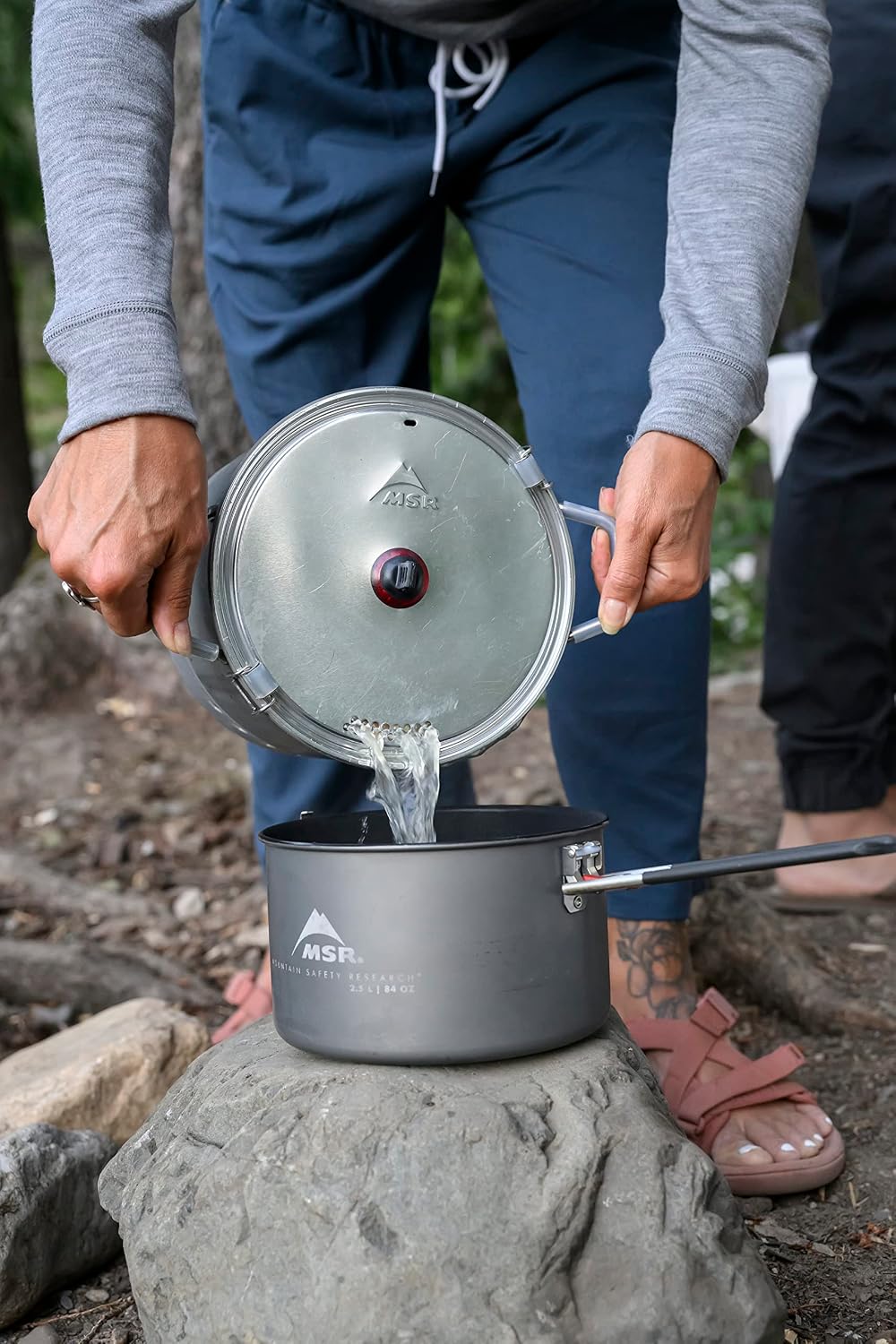 Olla antiadherente 4.5L para acampar color gris