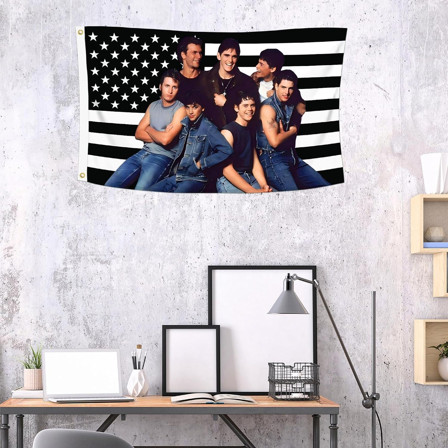 Bandera The Outsiders 2x3ft ojales latón interiores