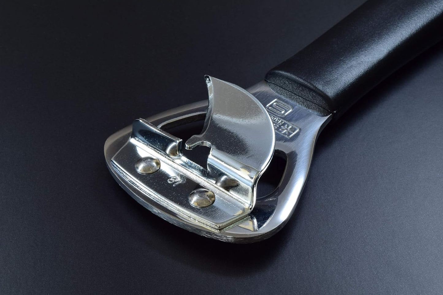 Abrelatas manual acero inox mango negro para zurdos