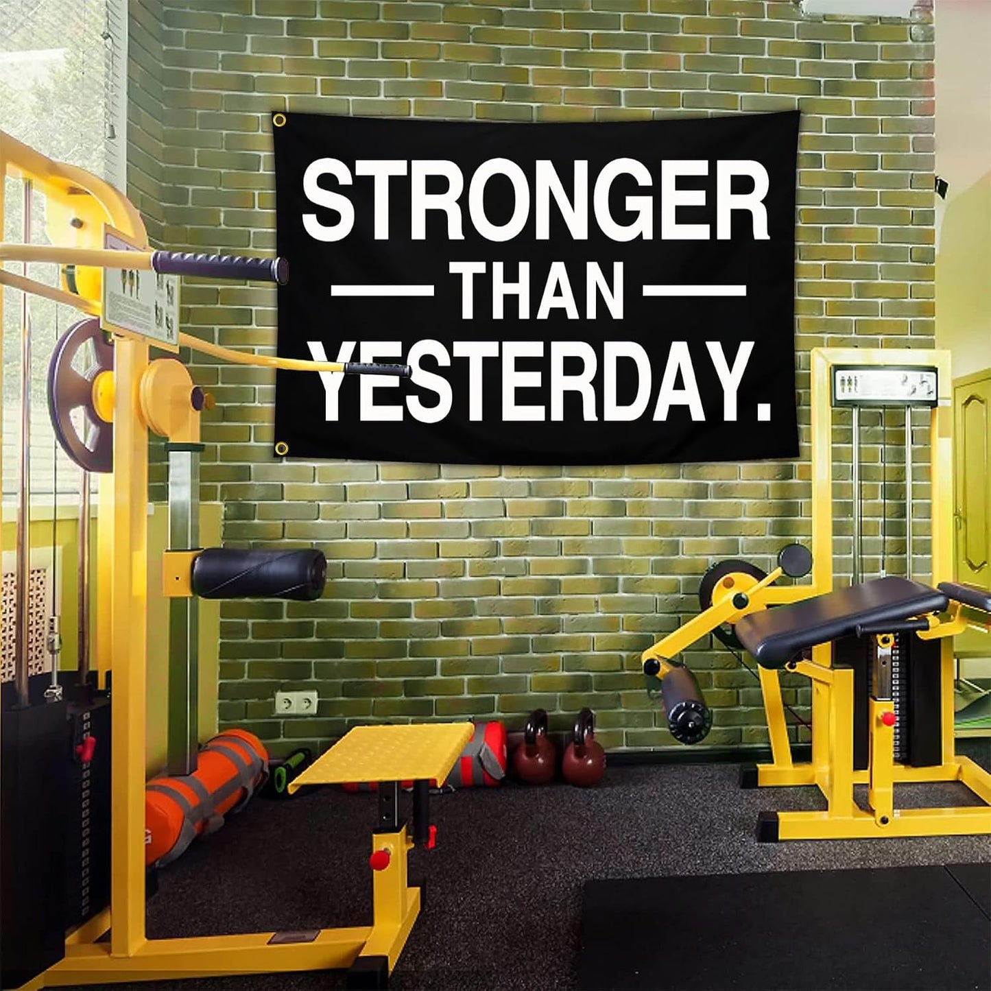 Bandera motivacional disciplina Stronger Than Yesterday