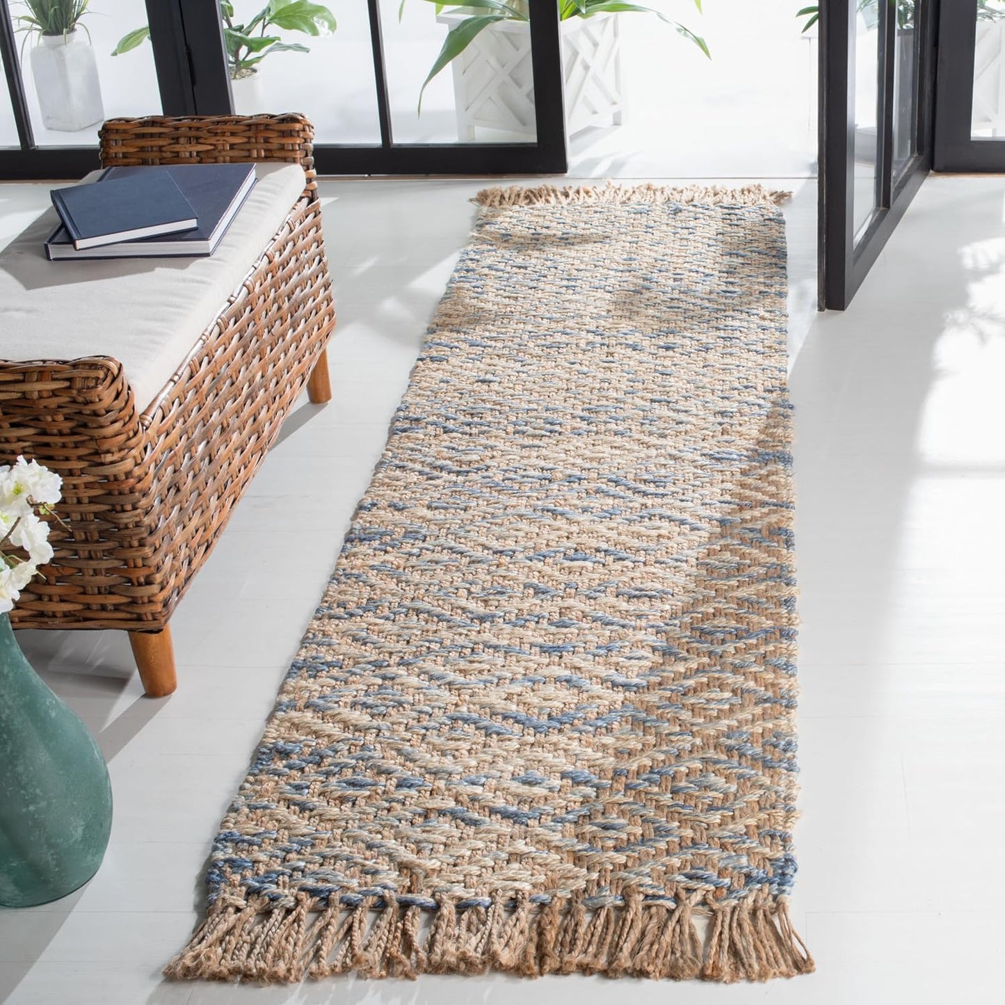 Alfombra pasillo 2ft3pulg x 8ft tejida a mano natural y azul