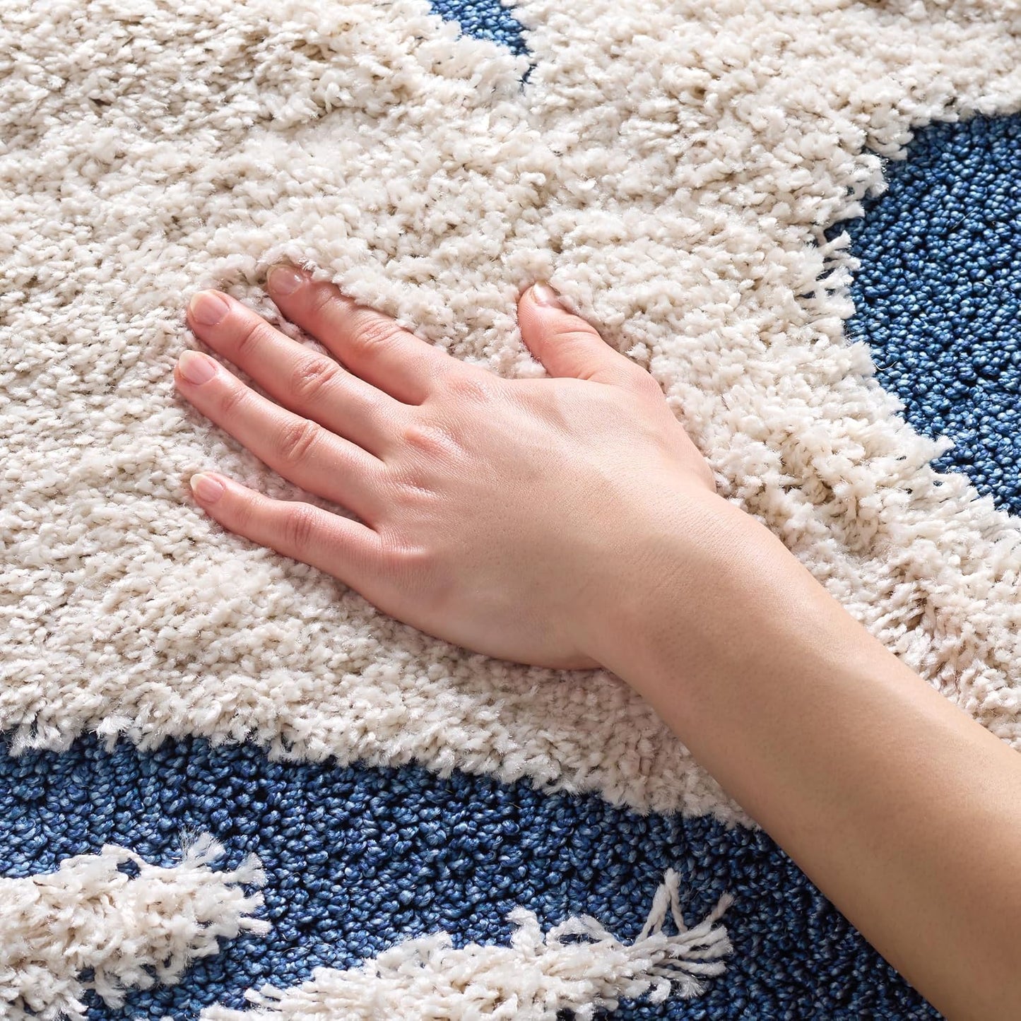Alfombra área 5'3"x7'6" volutas crema y azul 1.2" grosor