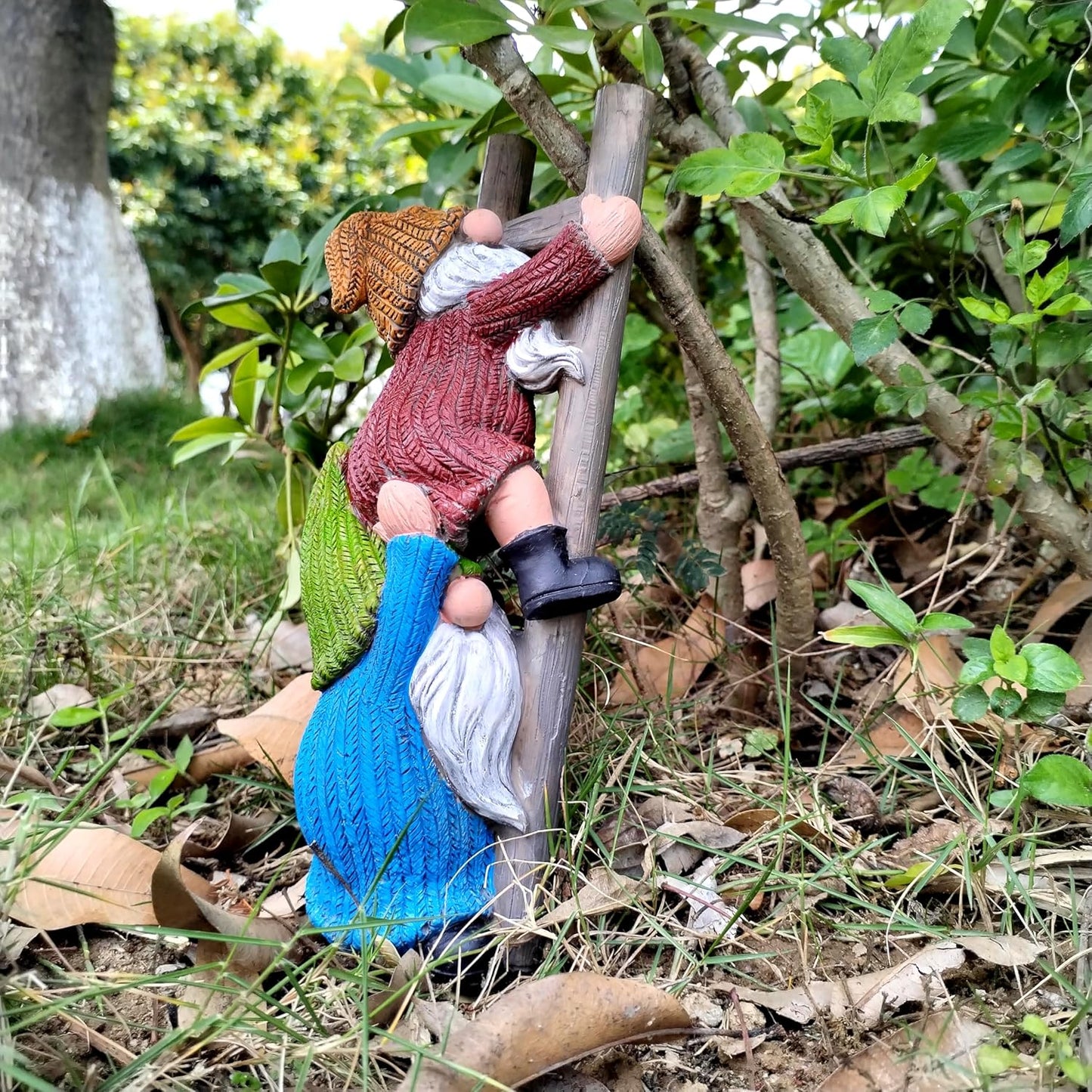 Escalera de escalada con gnomos y caras de árbol para jardín