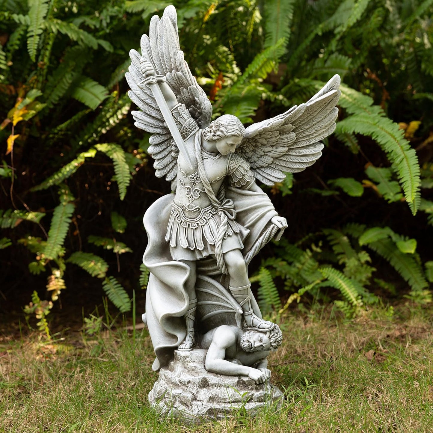 Estatua San Miguel 20.5pulg exteriores jardín defensor