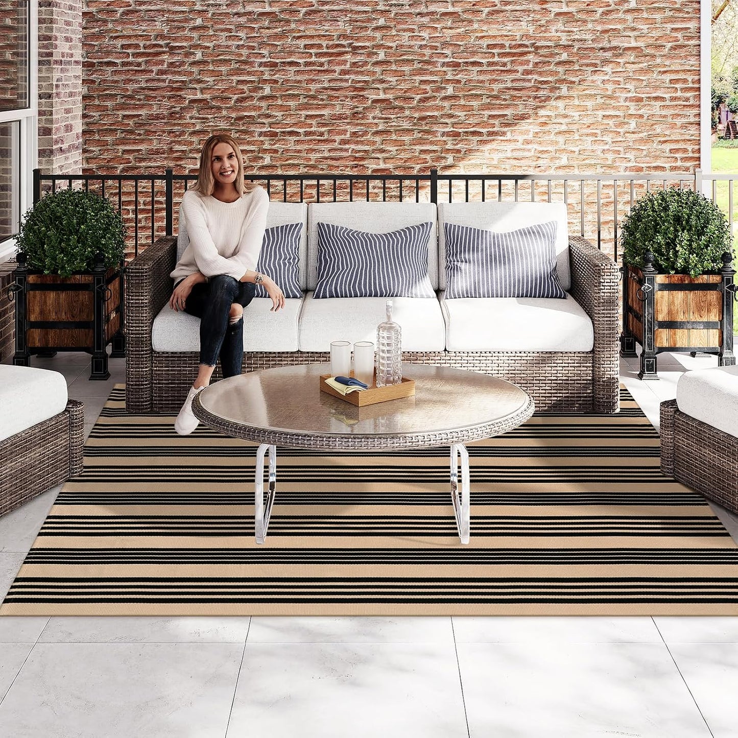 Alfombra rayada negra y caqui 5x7ft tejida a mano reversible