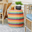 Mesa auxiliar barril resina tejida a mano multicolor