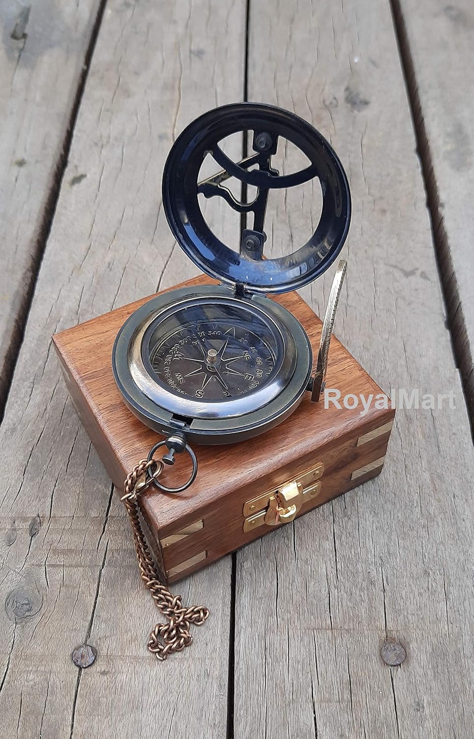 Brújula vintage de latón mecanismo abierto steampunk