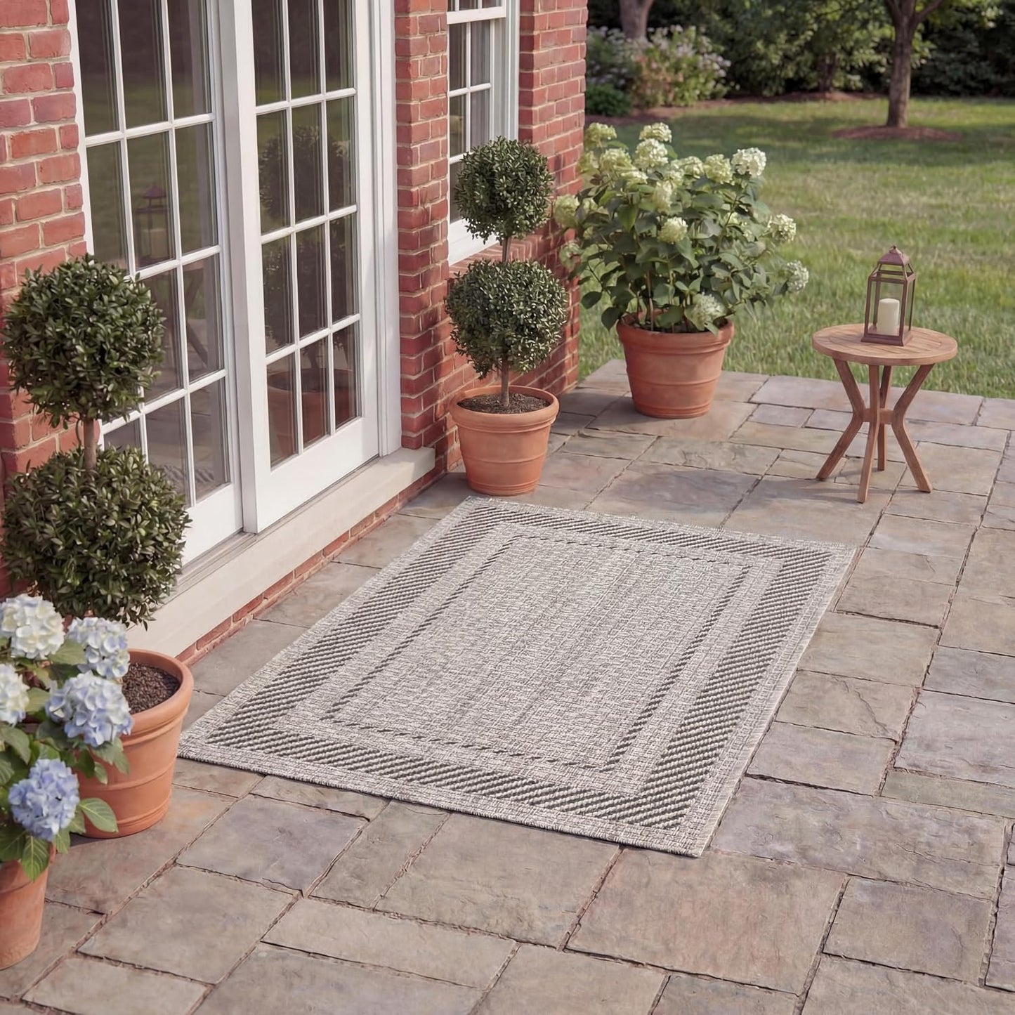 Alfombra decorativa impermeable 2x3ft7pulg beige/negro