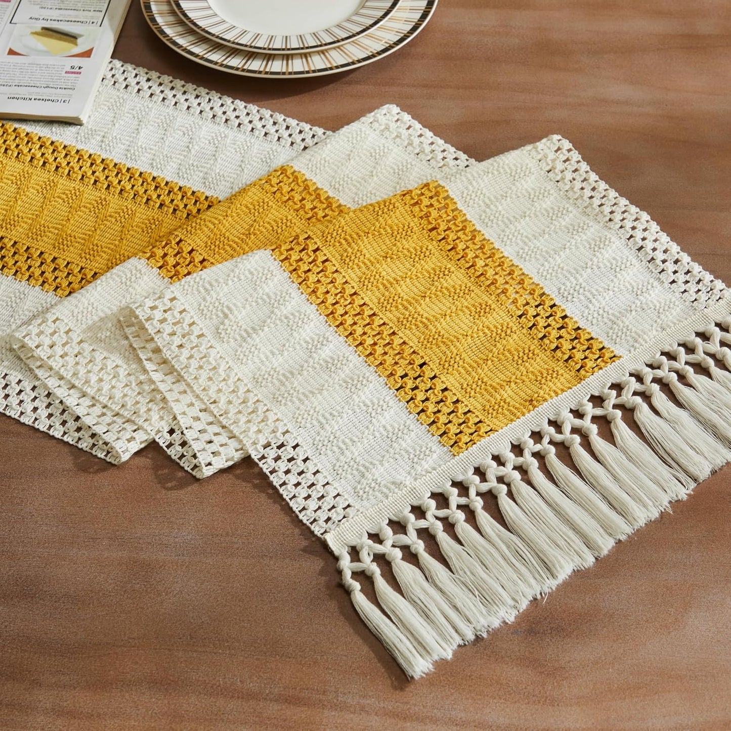 Mesa macramé bicolor 14x60pulg mostaza/marfil decoración