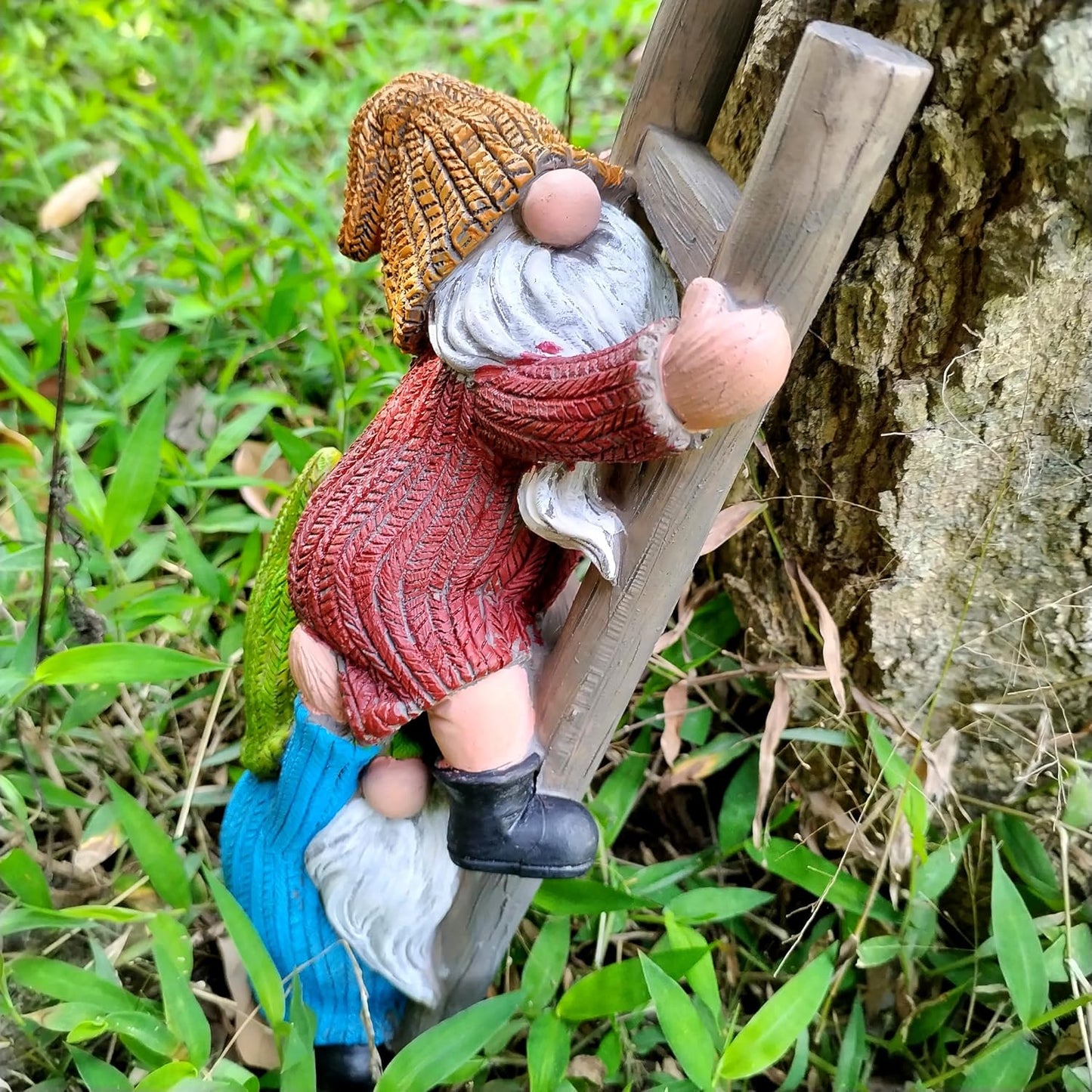 Escalera de escalada con gnomos y caras de árbol para jardín