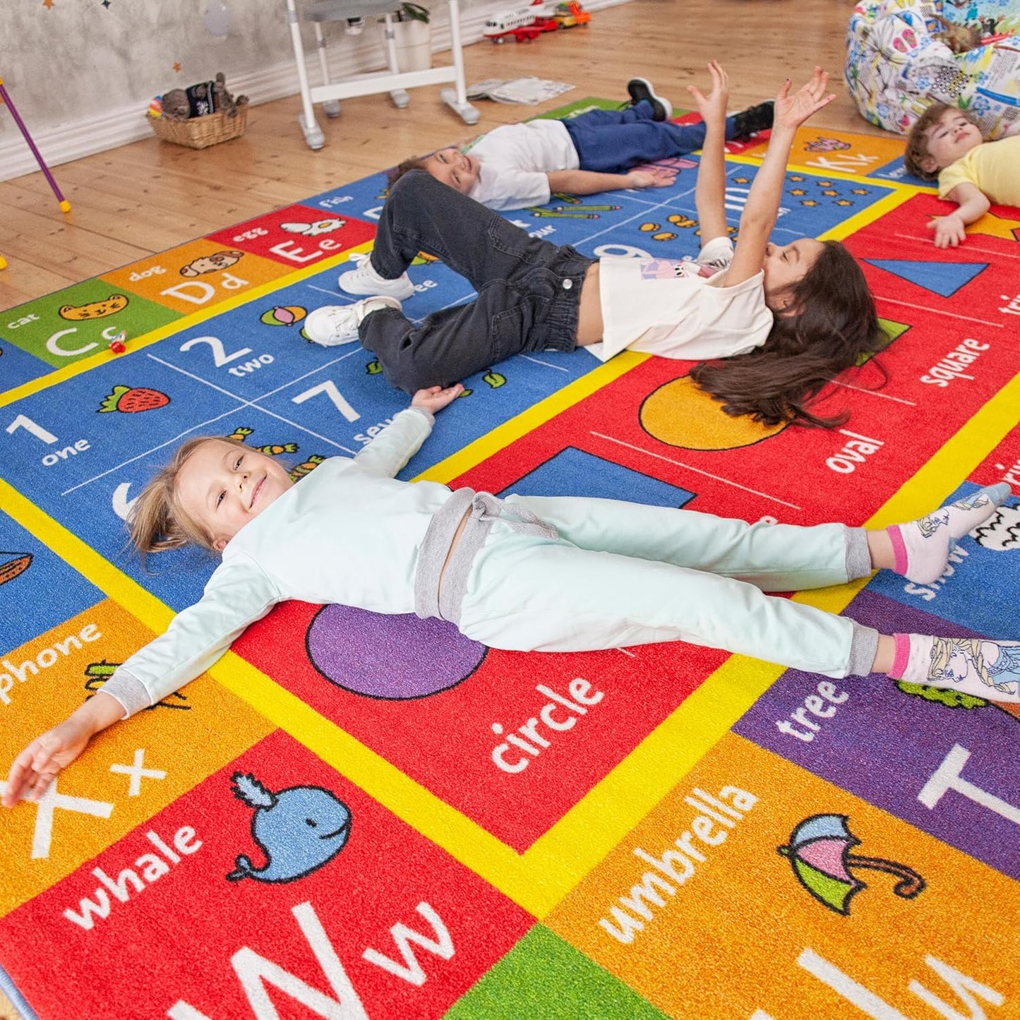 Alfombra educativa para niños con números y formas