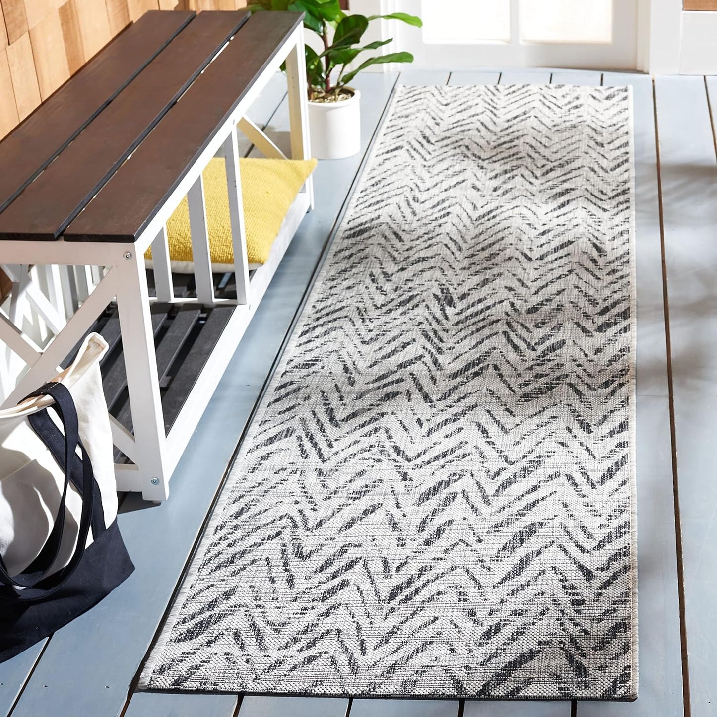Alfombra pasillo Courtyard 2.3x8ft gris y negro lavable