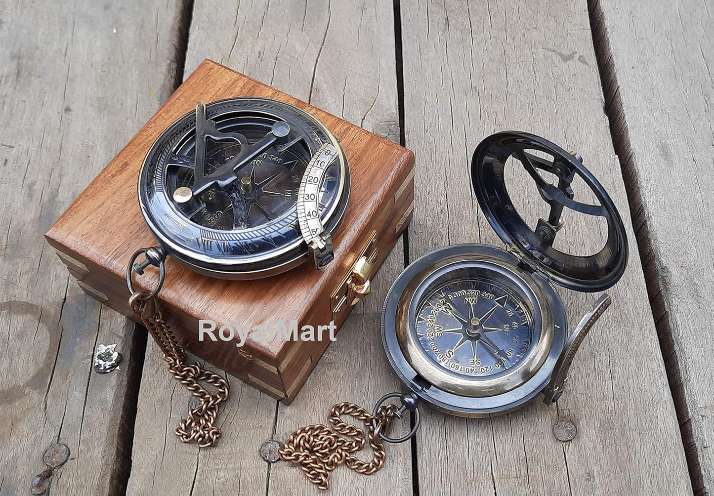 Brújula vintage de latón mecanismo abierto steampunk