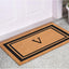 Alfombra entrada monograma V 18x30pulg borde negro