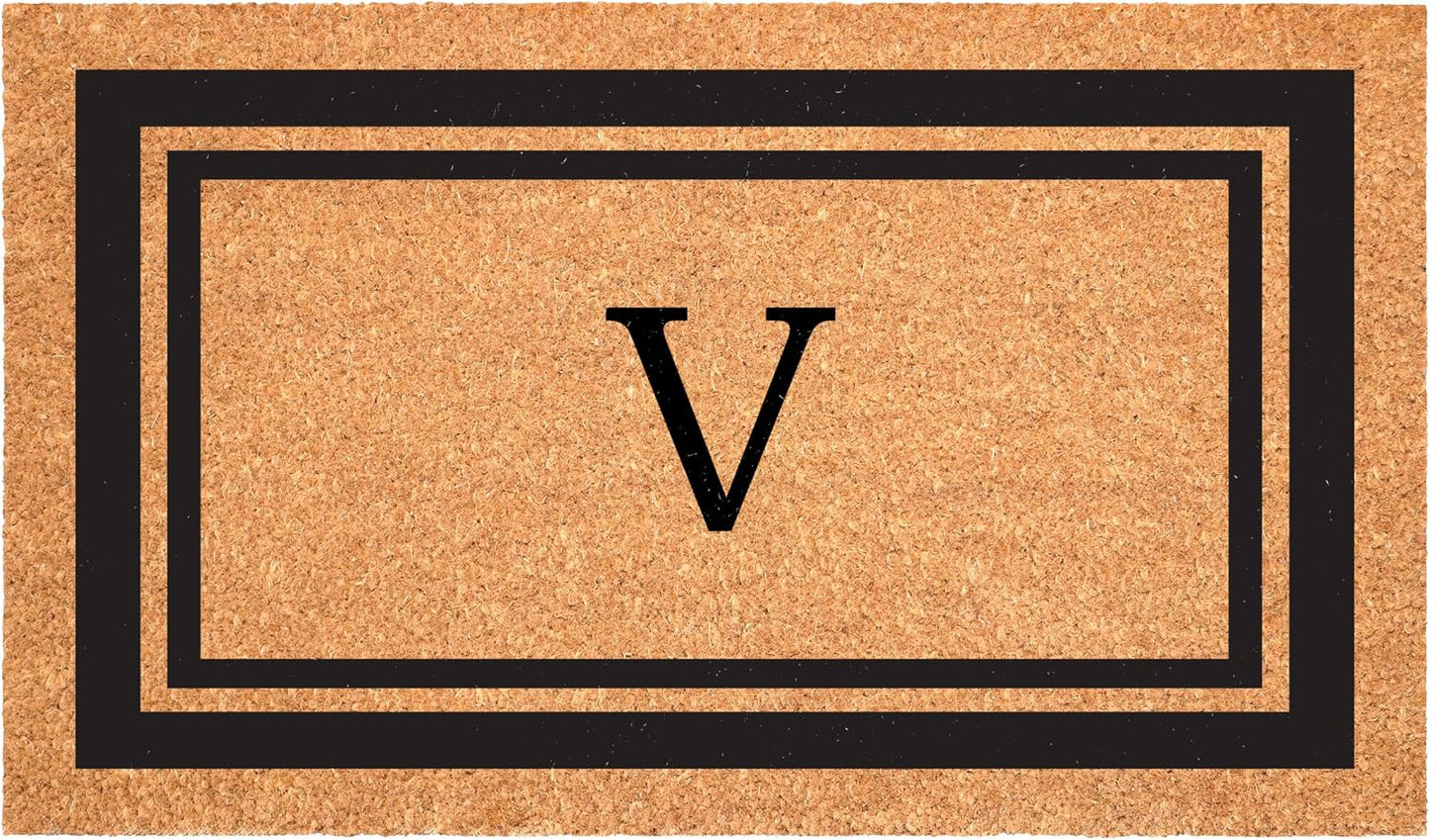 Alfombra entrada monograma V 18x30pulg borde negro